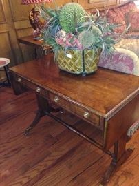 Drop leaf 2-drawer table
