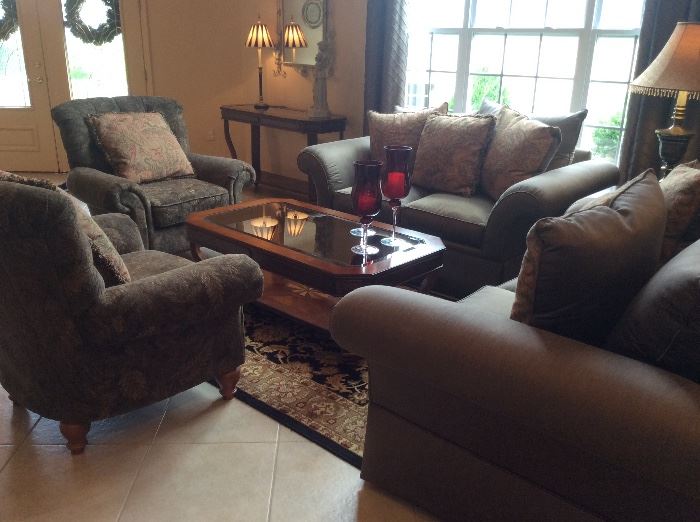 This is a GORGEOUS home with upscale traditional style furnishings!