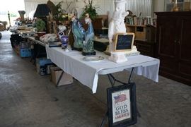 Decorative items, the welcoming "Pig"