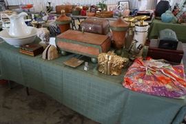 More deco, book ends, humidor.