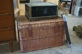 Wicker storage chest, decorative box