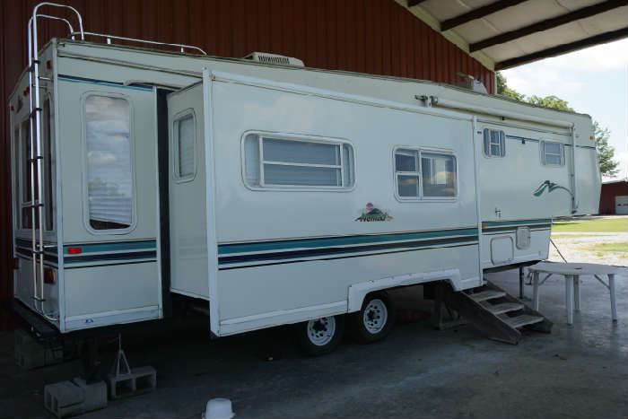 Nomad 2002 Skyline travel trailer, 3 slides