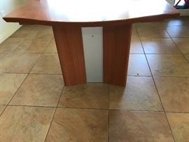 End view of Coepnhagen table.