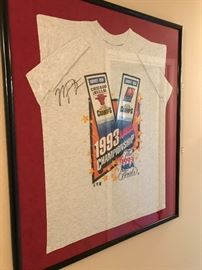 T-Shirt signed by Michael Jordan