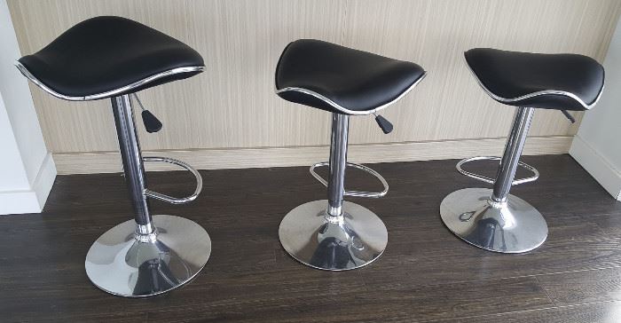 NPL015 Trio of Bar Stools with Footrests
