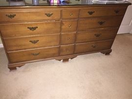 DRESSER