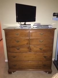CHEST OF DRAWERS , TV's