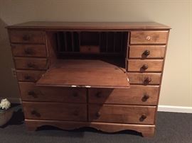 ANTIQUE WOOD DRESSER/DESK