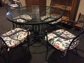 METAL GREEN PATIO TABLE WITH GLASS TOP AND 4 CHAIRS