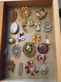 BEAUTIFUL COSTUME JEWELRY 