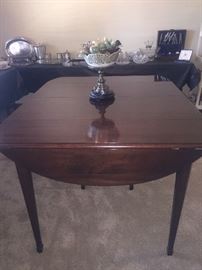 ETHAN ALLEN CHERRY DINNING ROOM TABLE DROP ENDS 3 LEAVES