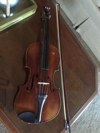 ANTIQUE VIOLIN 