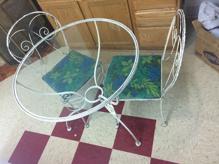 Bistr table and retro chairs white wrought iron