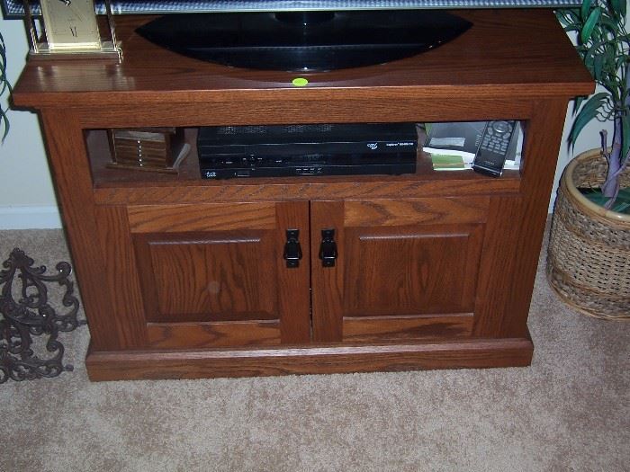 Mission TV stand from the Gigglin Pig