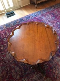 WONDERFUL ANTIQUE PIE CRUST TABLE