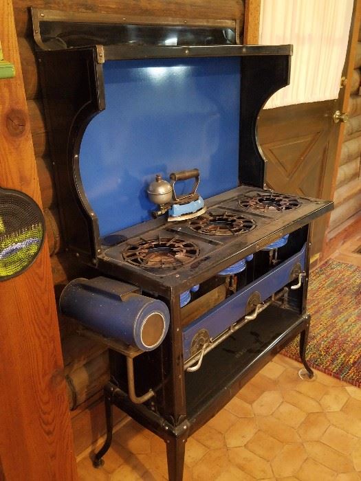 Incredible gas or oil stove. MANY more photos coming soon. 