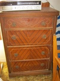 Dresser / chest of drawers