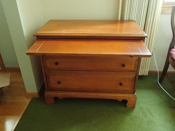 3 DRAWER DRESSER WITH PULL OUT TRAY