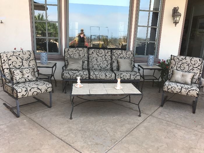 Cream and black upholstery on this patio suite