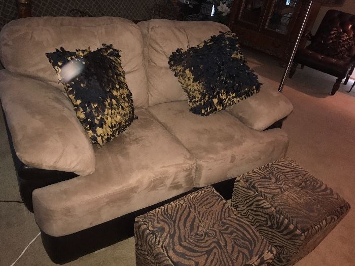 Great small 2 seater sofa.  Wonderful condition.  Priced to sell!