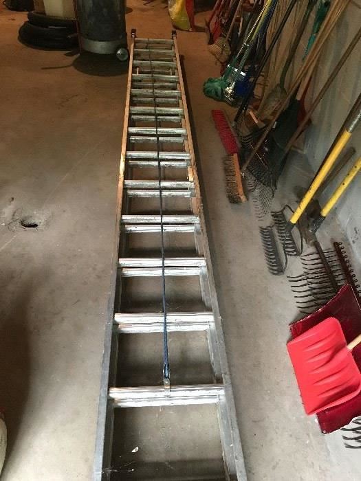28 foot aluminum extension ladder good condition