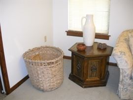 END TABLE AND SPLIT OAK BASKET