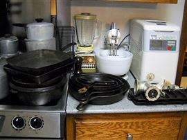 WAGNER CAST IRON AND ALUMINUM BOILERS, HAMILTON BEACH MIXER BREAD MAKER AND BLENDER