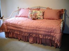 IRON DAY TRUNDLE BED