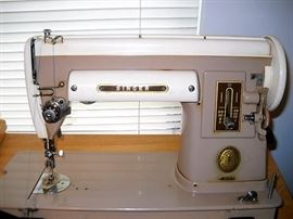 SINGER SEWING MACHINE IN ART DECO CABINET