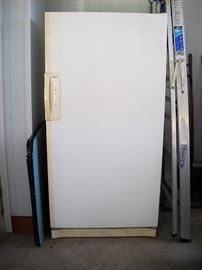 UPRIGHT FREEZER