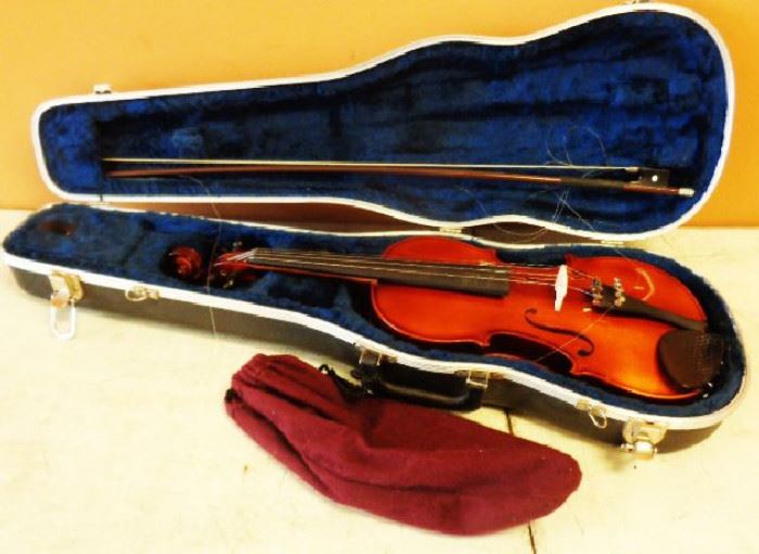 Luby, Czech Republic Lidl Violin, Model 220, Size 4/4