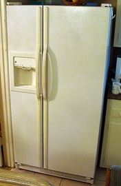Nice side by side refridgerator
