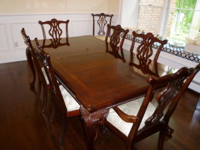 Chippendale Banded Dining Room Table and 8 Chairs with 2 Leaves