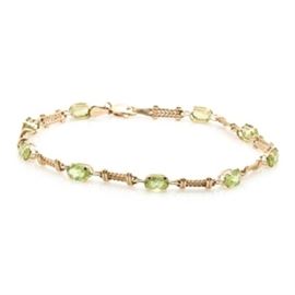 Clyde Duneier 10K Yellow Gold Duneier 4.05 CTW Peridot Bracelet: A 10K yellow gold bracelet by Clyde Duneier featuring alternating gold links with a braided design and peridot accents.