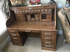 Eaglecraft Oak Roll Top Desk - Detail