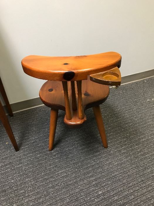 Pine Ergonomic Chair - Detail