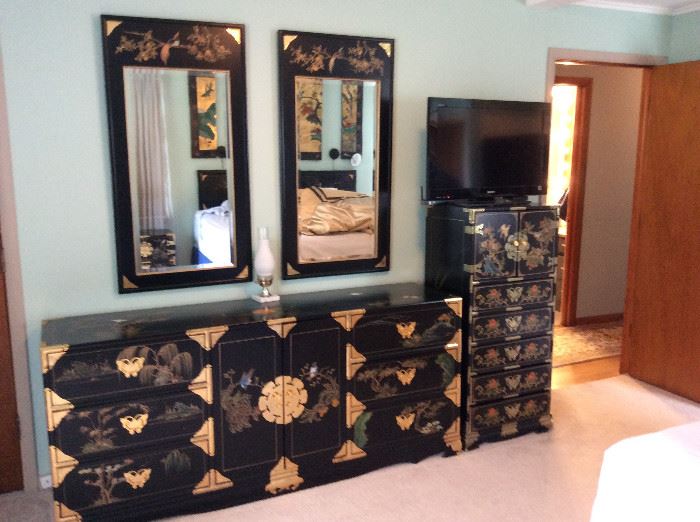 ORIENTAL  PAINTED DRESSER WITH WALL MIRRORS //JAPANESE PAINTED JEWELRY CASK