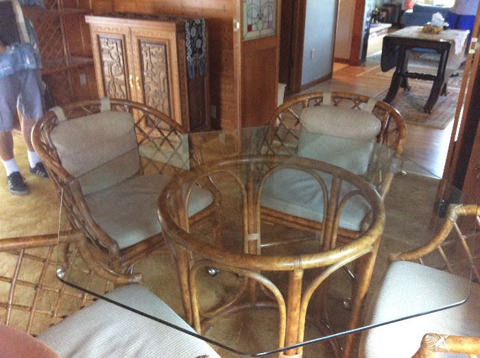 BAMBOO TABLE & 4 CHAIRS GREAT CONDITION