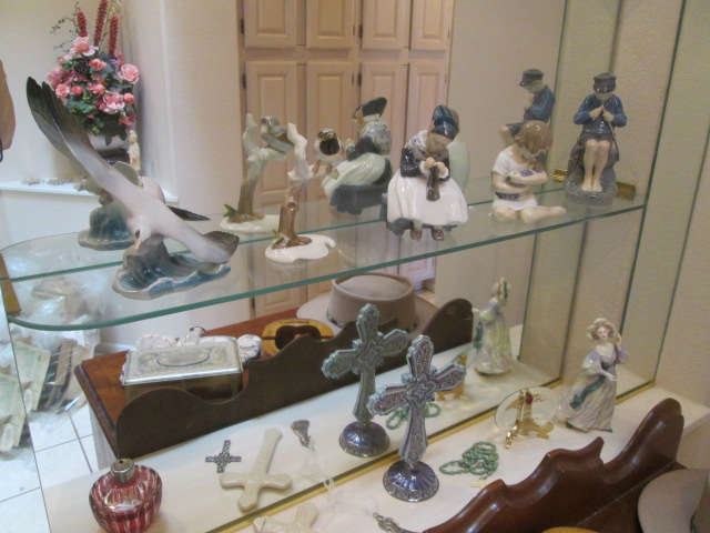 Plenty of Figurines; names like Royal Copenhagen, Rosenthal, Doulton, Hutschenreuther 