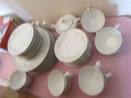 "St Regis" Fine China Set #101 