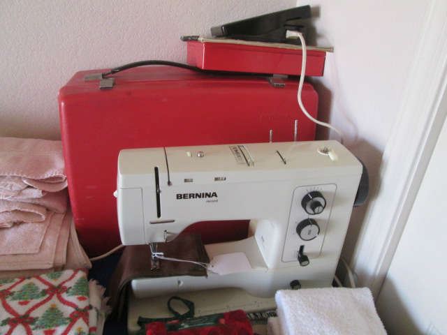 Bernina Record 830 from 70's - works, great shape, case, book, extras