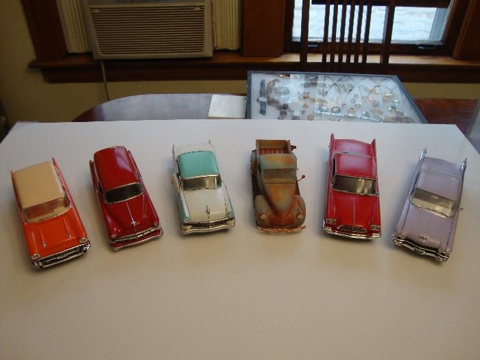 1/25 Scale Plastic Model Cars