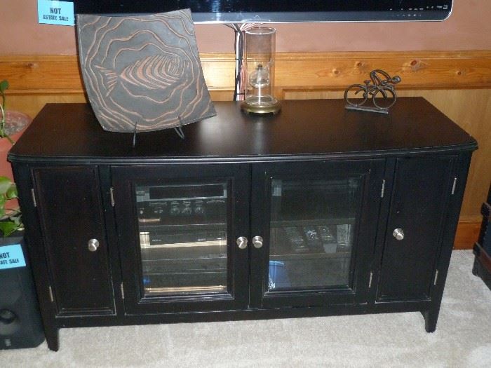 Tv/entertainment stand