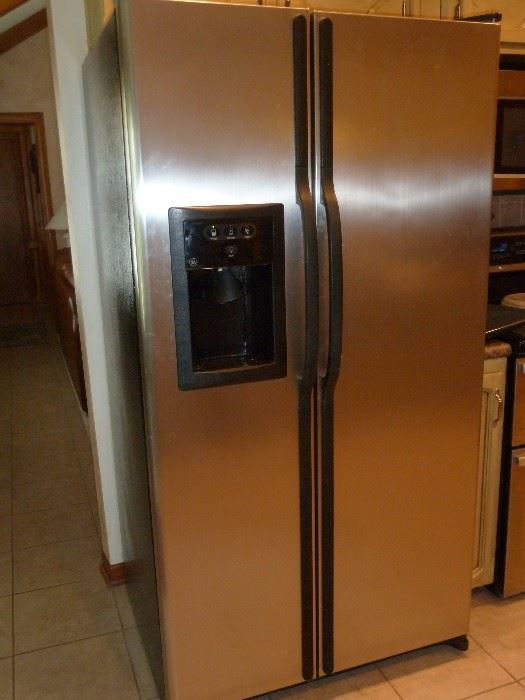 GE Stainless steel side by side refrigerator with water/ice dispenser