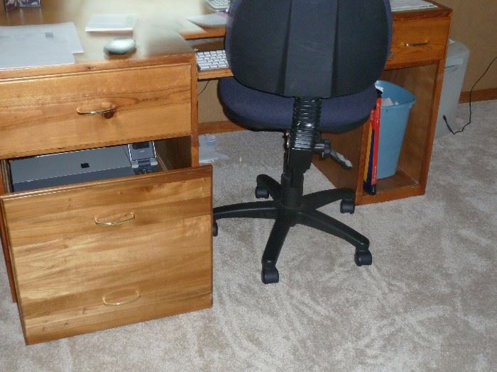 L shaped desk w/file cabinet 