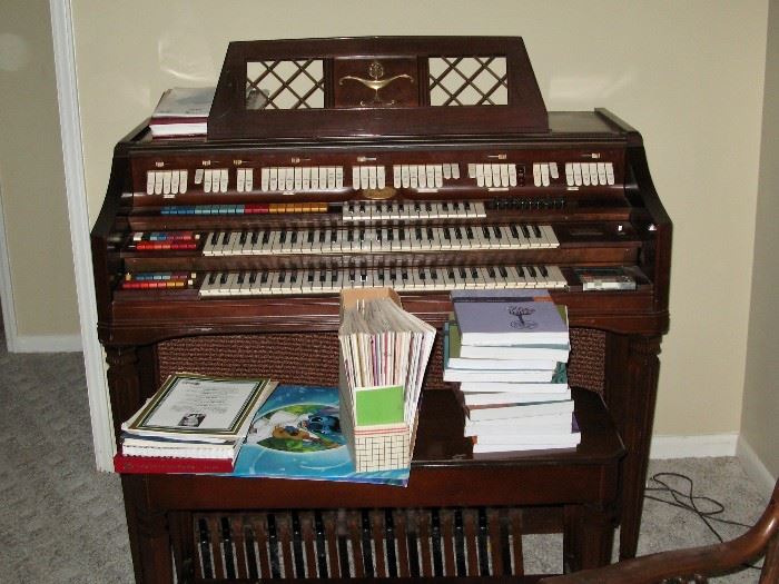 Wurlitzer Organ with bench