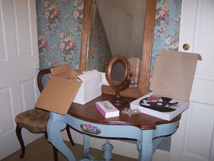 PAINTED PARLOR TABLE, MIRRORS & MORE