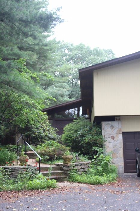 GREAT MIDCENTURY HOME ON BELMONT HILL
