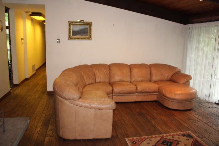 GREAT LEATHER SECTIONAL