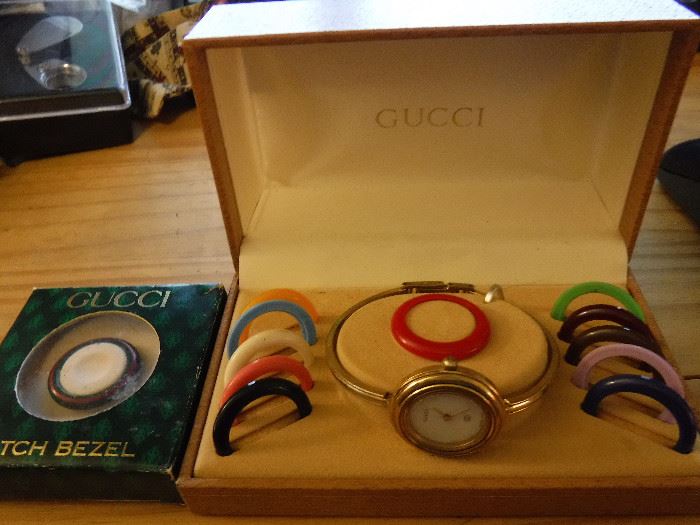 Vintage Gucci Womens Watch with changeable Bezels
